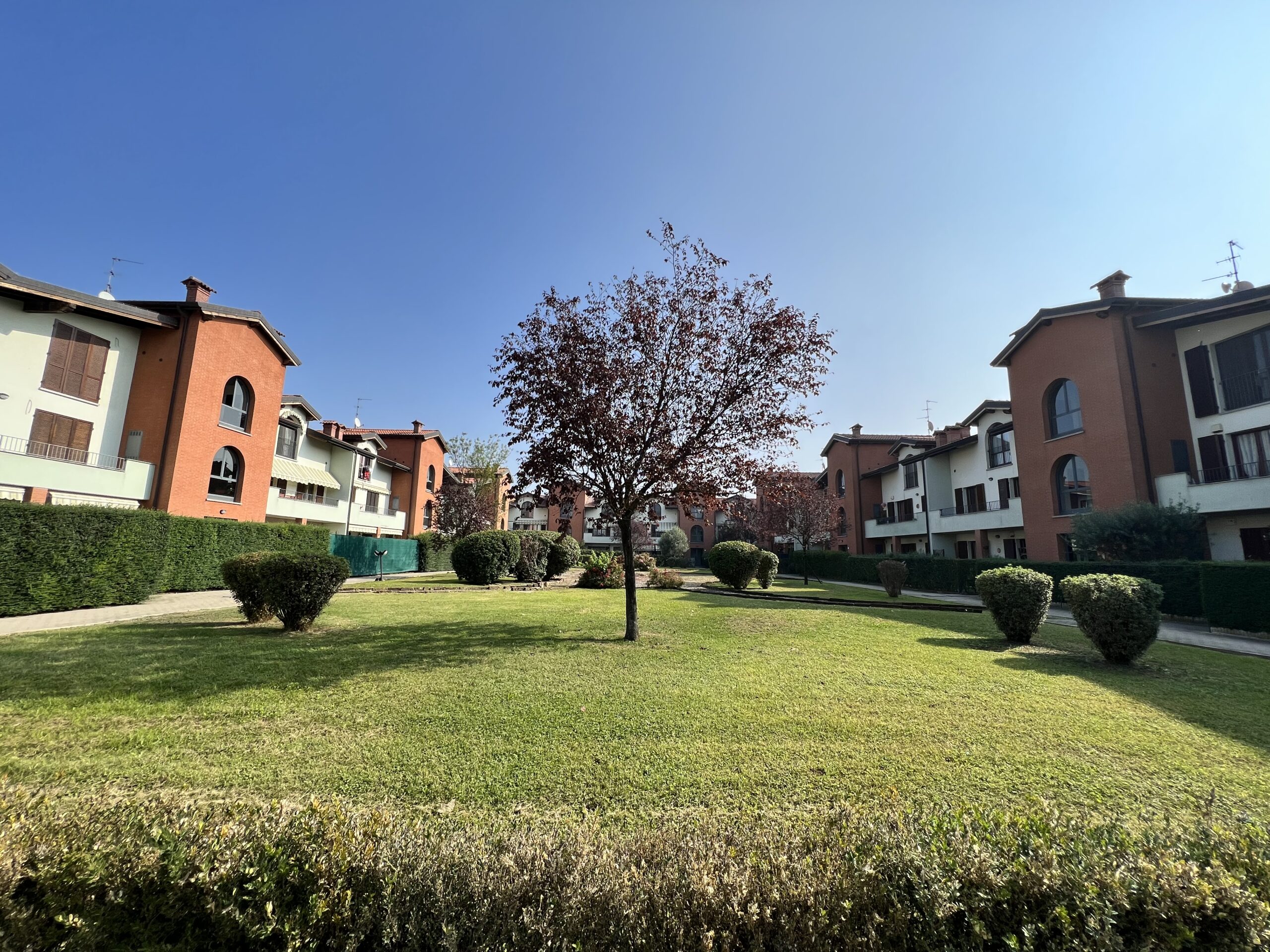 Besate (MI) – Appartamento quadrilocale con giardino e balconi