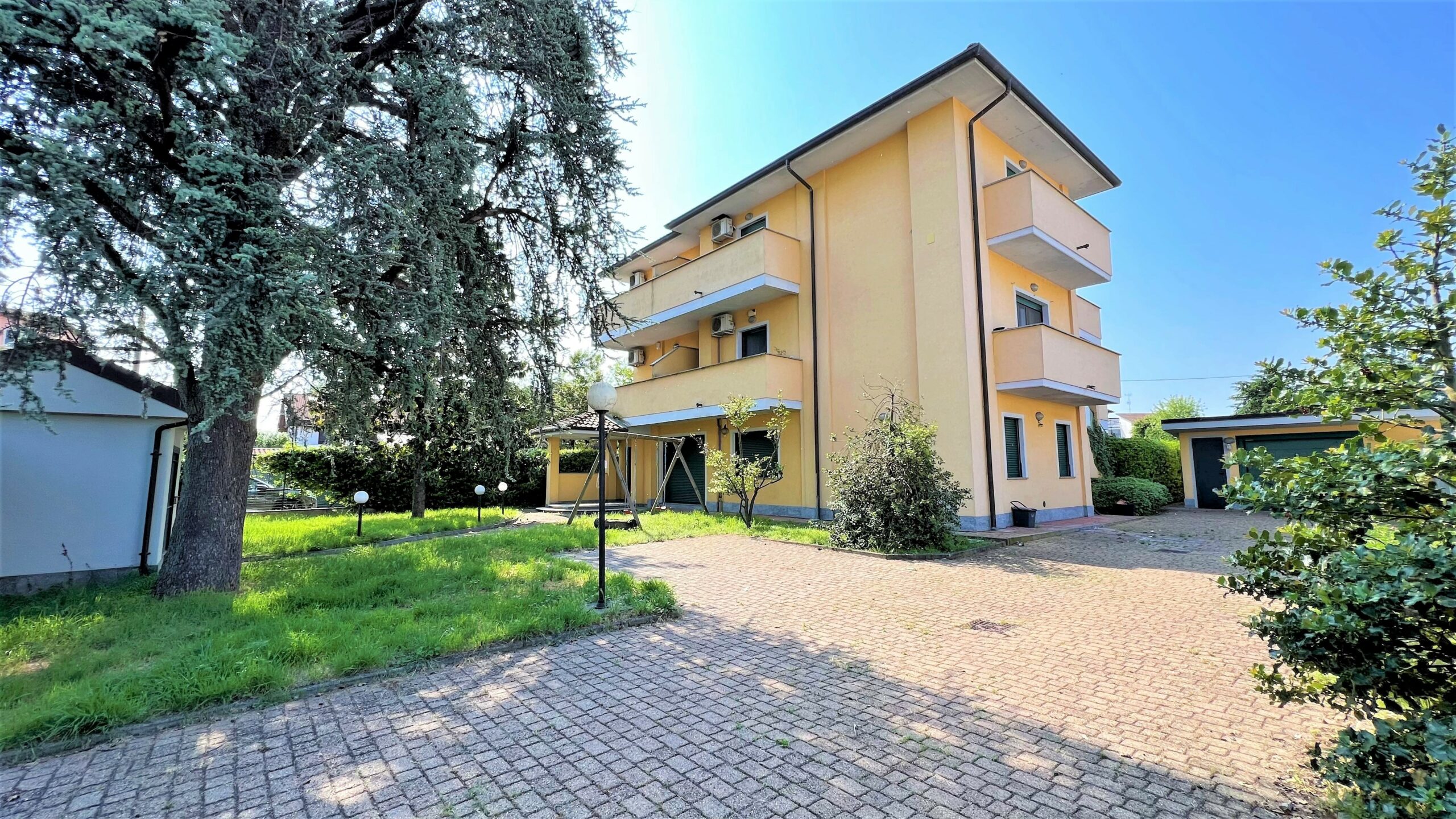 Appartamento in villa con ampio giardino – Casorate Primo (PV)